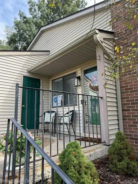 403 Water Tower CIR #92, Brighton, MI 48116