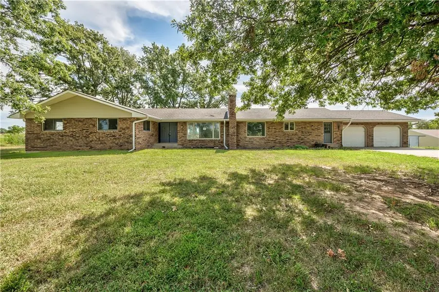 2333 NE County RD, Butler, MO 64730
