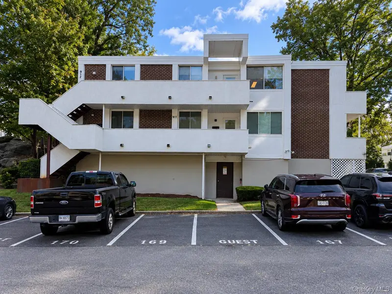 921 Colony DR, Hartsdale, NY 10530