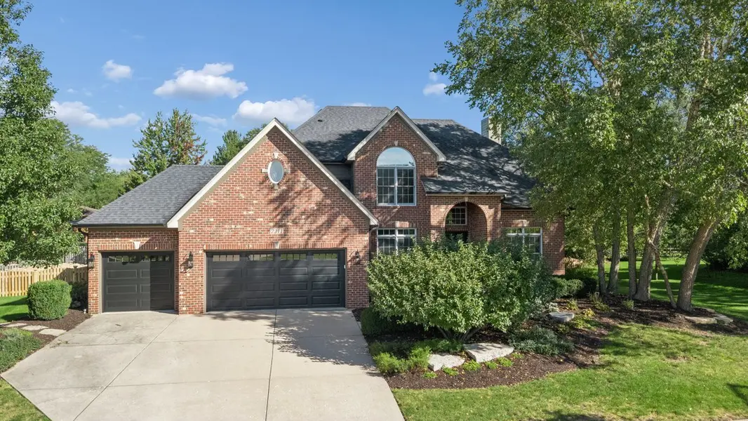 2211 Joyce LN, Naperville, IL 60564