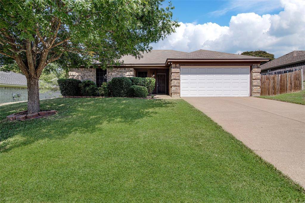 636 Ozark Avenue, Burleson, TX 76028