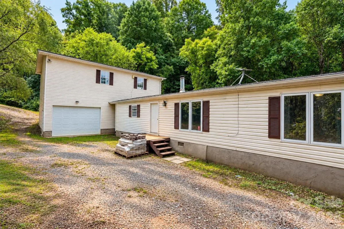 91 Walnut DR, Leicester, NC 28748