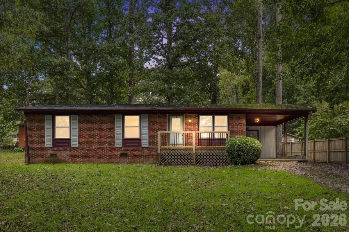 36 Medlin LN, Flat Rock, NC 28731