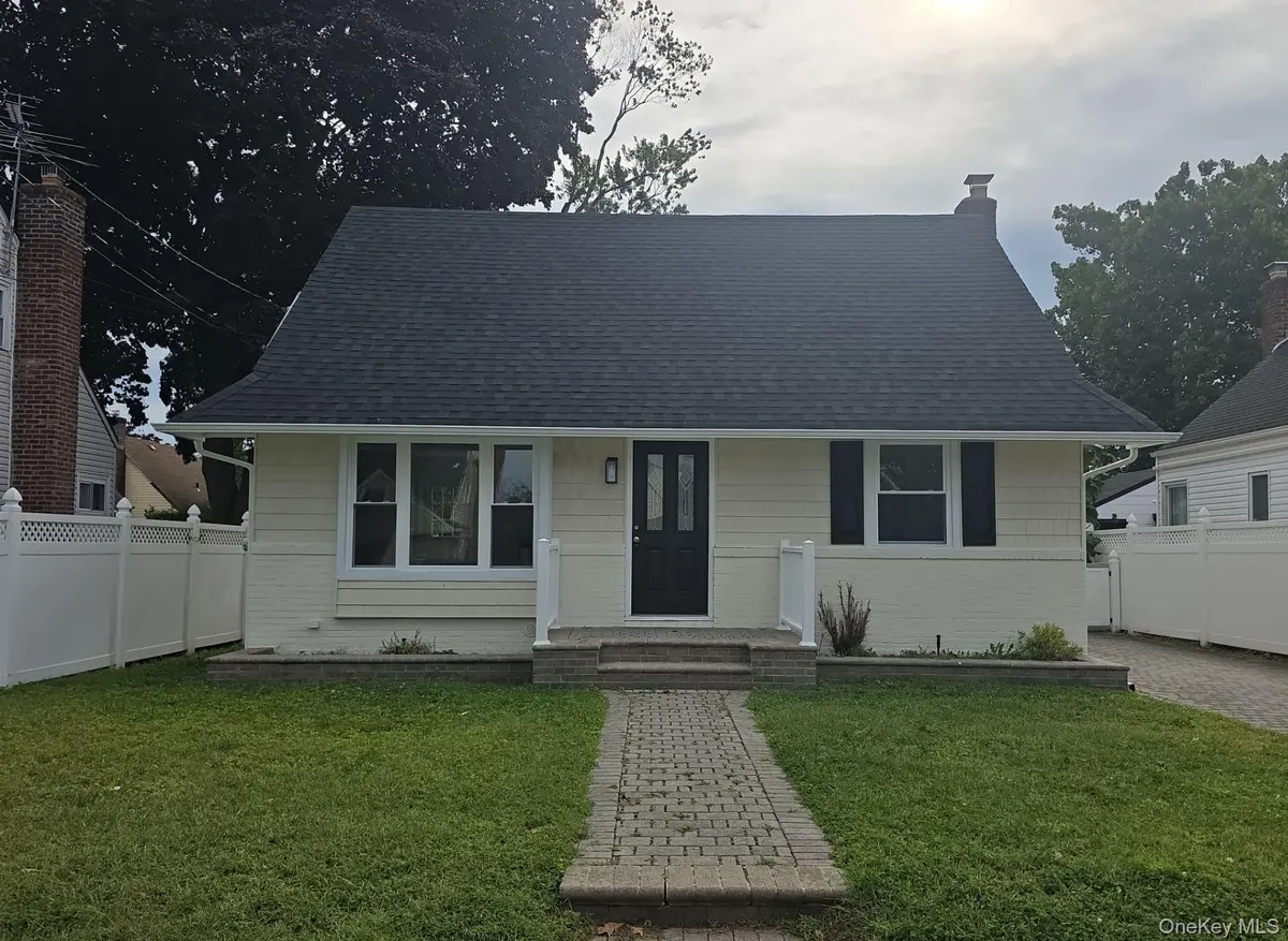 200 Raff AVE, Elmont, NY 11003