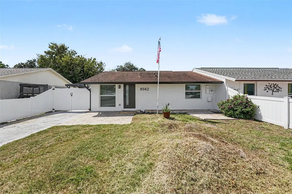 8562 BRIAR GROVE CIR, Tampa, FL 33615
