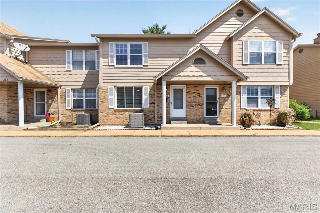 262 Carmel Woods DR, Ellisville, MO 63021