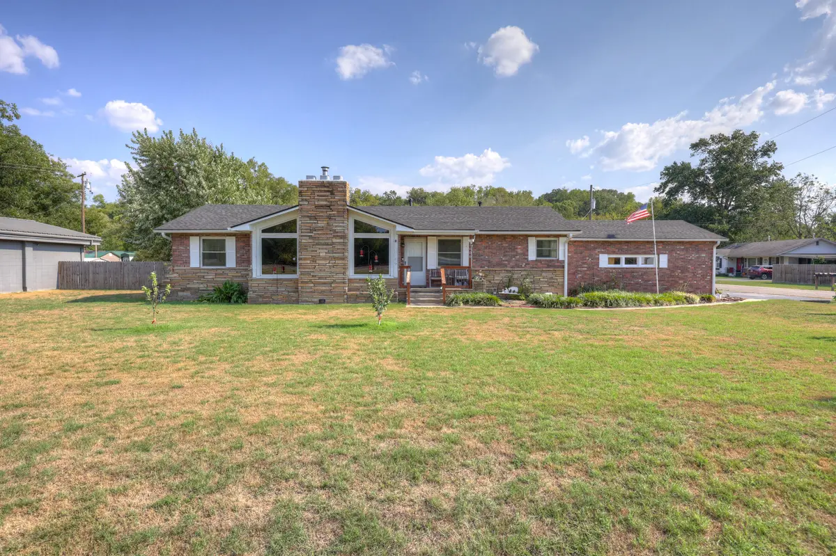 1606 Frisco ST, Seneca, MO 64865