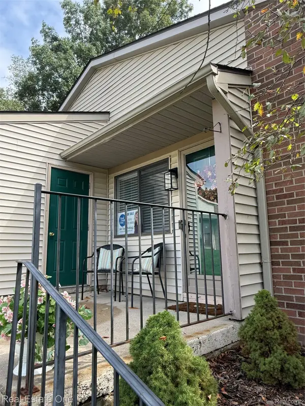 403 Water Tower CIR #92, Brighton, MI 48116