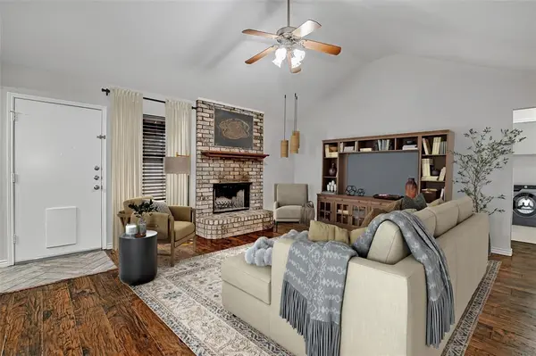 636 Ozark Avenue, Burleson, TX 76028