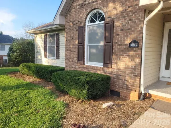 3842 Serenity DR, Hickory, NC 28602