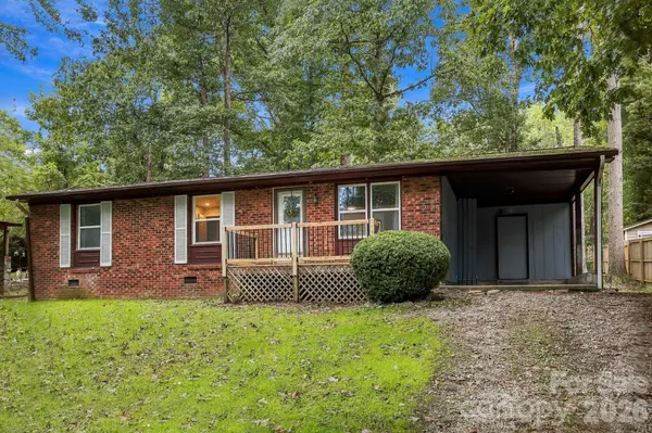 36 Medlin LN, Flat Rock, NC 28731
