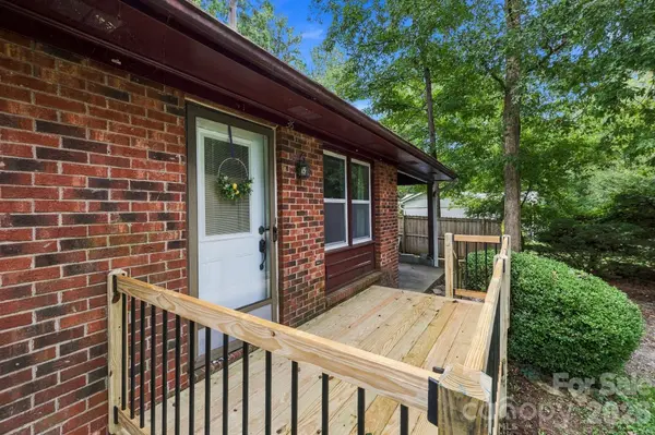 36 Medlin LN, Flat Rock, NC 28731