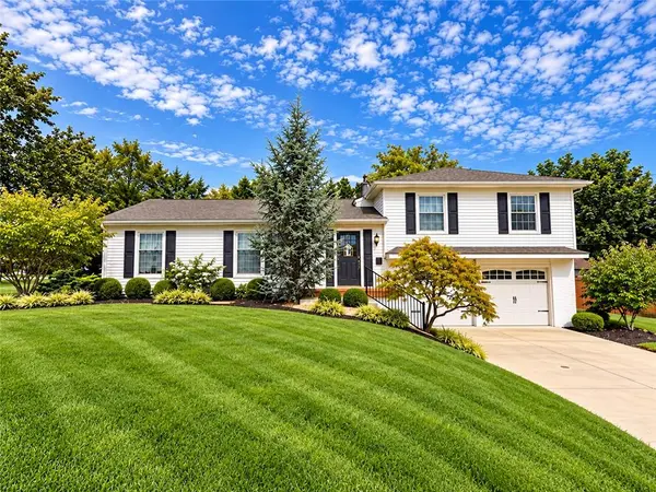 9643 Woodson DR, Overland Park, KS 66207