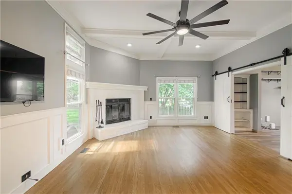 8533 Hall ST, Lenexa, KS 66216