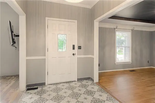 8533 Hall ST, Lenexa, KS 66216
