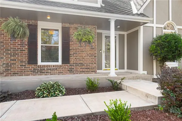 8533 Hall ST, Lenexa, KS 66216