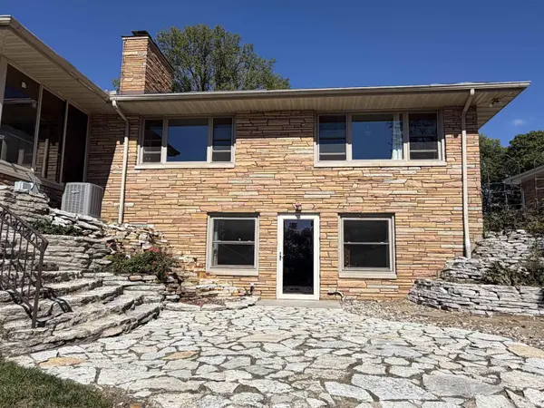 1825 Rainbow Bend BLVD, Elkhart, IN 46514-1402