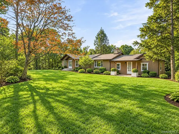 401 Ruskey LN, Hyde Park, NY 12538