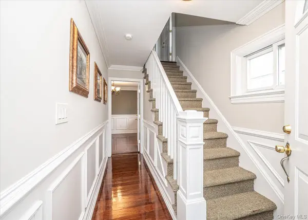 557 Newbridge RD, East Meadow, NY 11554