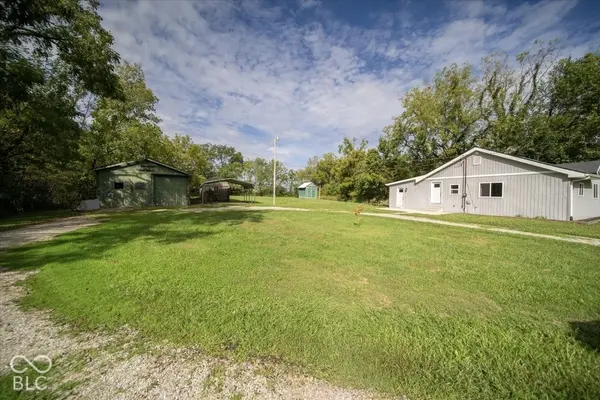 1215 N 450 W, Shelbyville, IN 46176