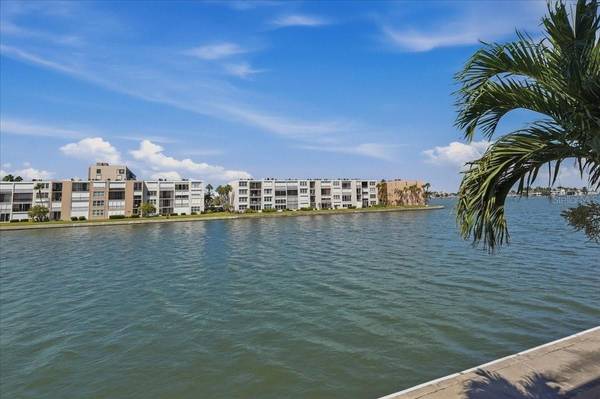 7540 BAY ISLAND DR S #253, South Pasadena, FL 33707