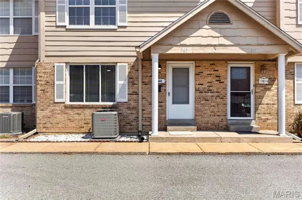 262 Carmel Woods DR, Ellisville, MO 63021