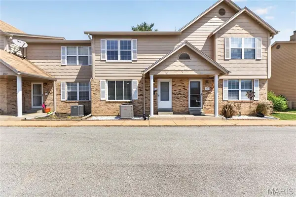 262 Carmel Woods DR, Ellisville, MO 63021