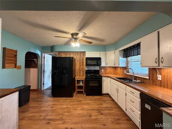 702 E 1700 AVE, Vandalia, IL 62471