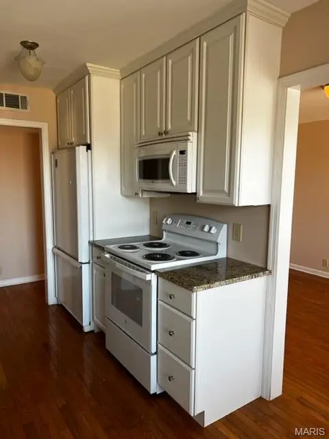 1046 Kehrs Mill RD, Ballwin, MO 63011