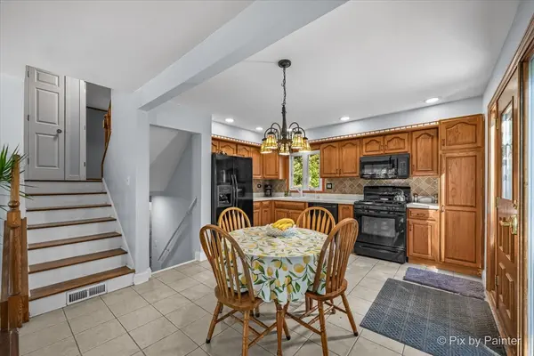 165 Forest Glen RD, Wood Dale, IL 60191