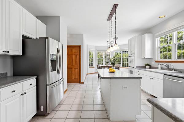 1674 Rolling Hills DR, Crystal Lake, IL 60014