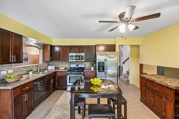 1146 BLACKHAWK CT, Schaumburg, IL 60193