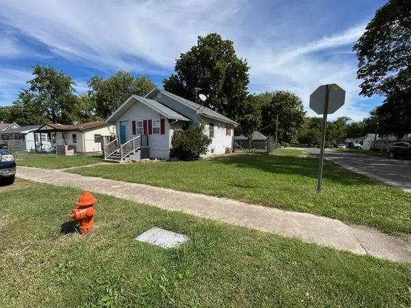 411 S Spruce ST, Villa Grove, IL 61956