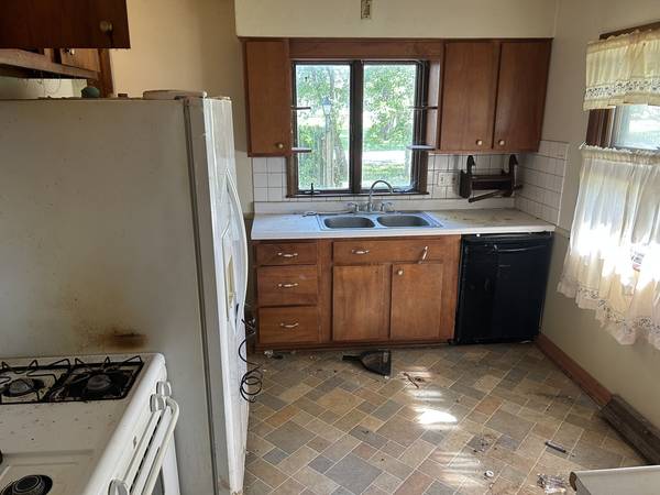 1003 Brookfield RD, Rockford, IL 61107