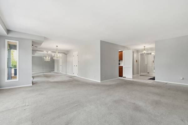 1535 Park AVE #401, River Forest, IL 60305