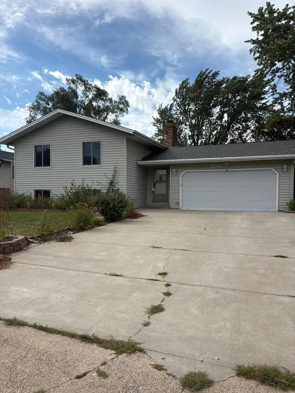 5316 Brookdale DR N, Brooklyn Park, MN 55443