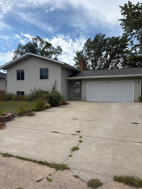 5316 Brookdale DR N, Brooklyn Park, MN 55443