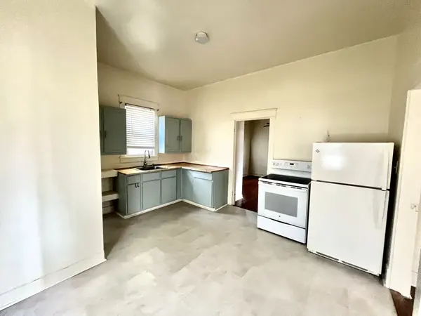 206 5th Ave #E, Springfield, TN 37172