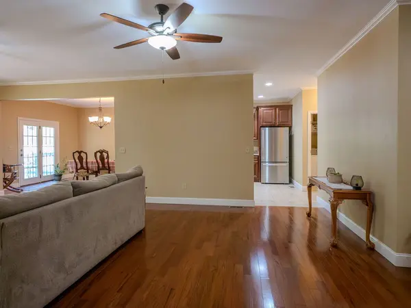 339 Shadows Lawn Dr, Athens, TN 37303