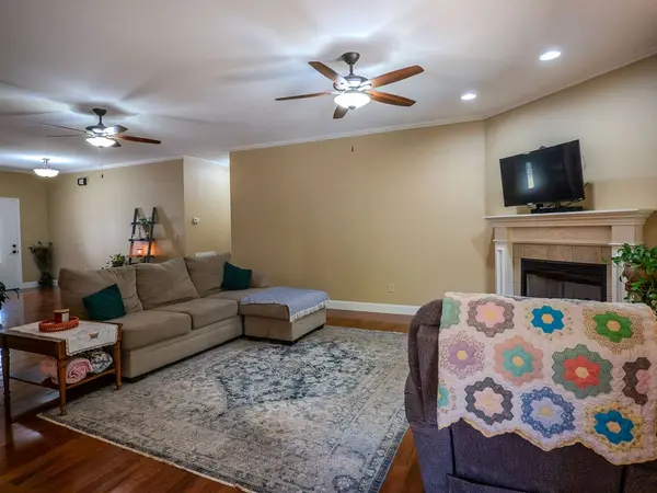 339 Shadows Lawn Dr, Athens, TN 37303