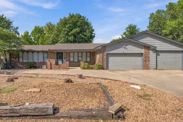 401 N Oak Forest Ln, Derby, KS 67037