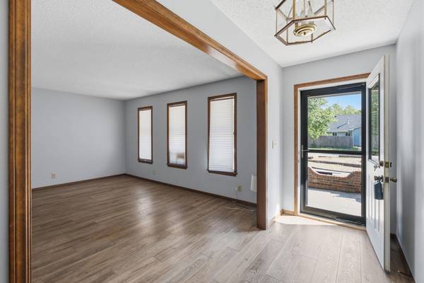 401 N Oak Forest Ln, Derby, KS 67037