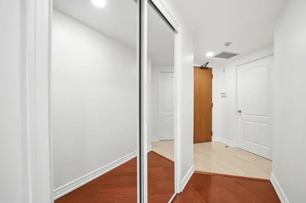1901 Pilgrims WAY #306, Oakville, ON L6M 2W9