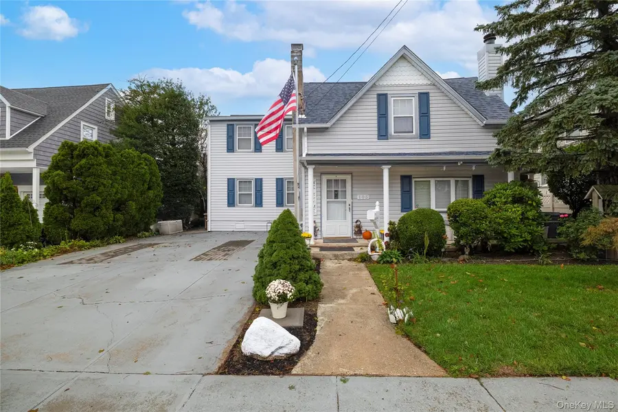 105 Wicks LN, Malverne, NY 11565