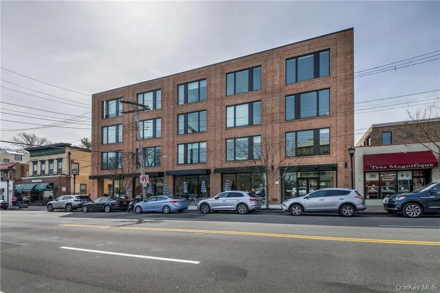 110 Chatsworth AVE #304, Larchmont, NY 10538