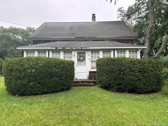 284 Church LN, Riverhead, NY 11931