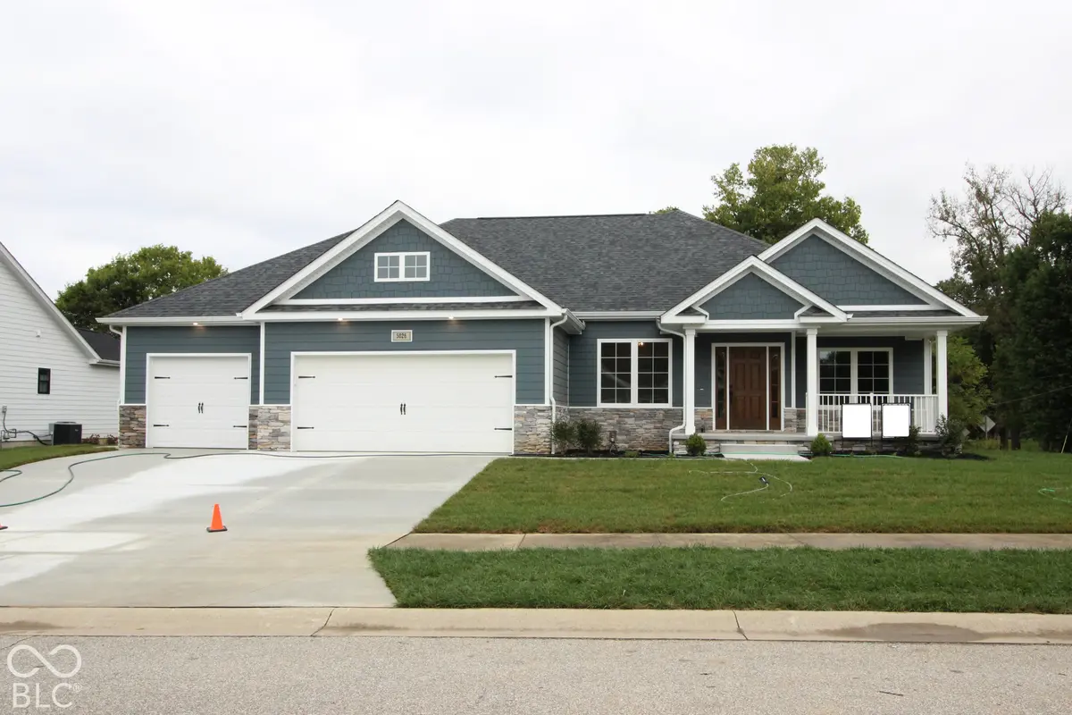 5026 Stonehaven LN, Columbus, IN 47201