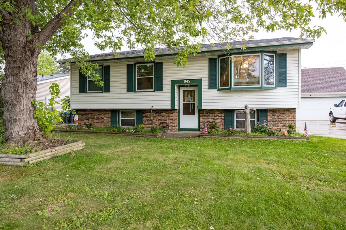 1049 GILLINGHAM RD, Neenah, WI 54956