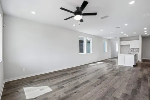 143 Hornet ST, Elgin, TX 78621