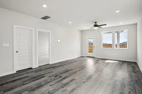 143 Hornet ST, Elgin, TX 78621